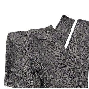 PINK VICTORIA’S SECRET Animal print ultimate high waist leggings,‎ black small P